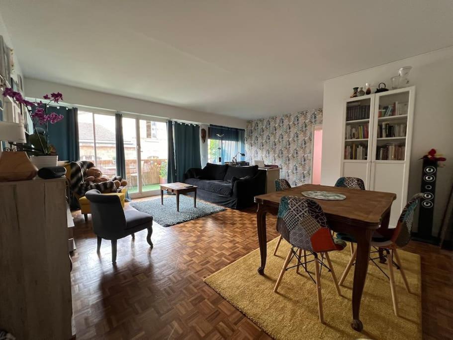 Grand Appartement Avec Balcon Et Parking Gratuit Sur Place ปารีส ภายนอก รูปภาพ