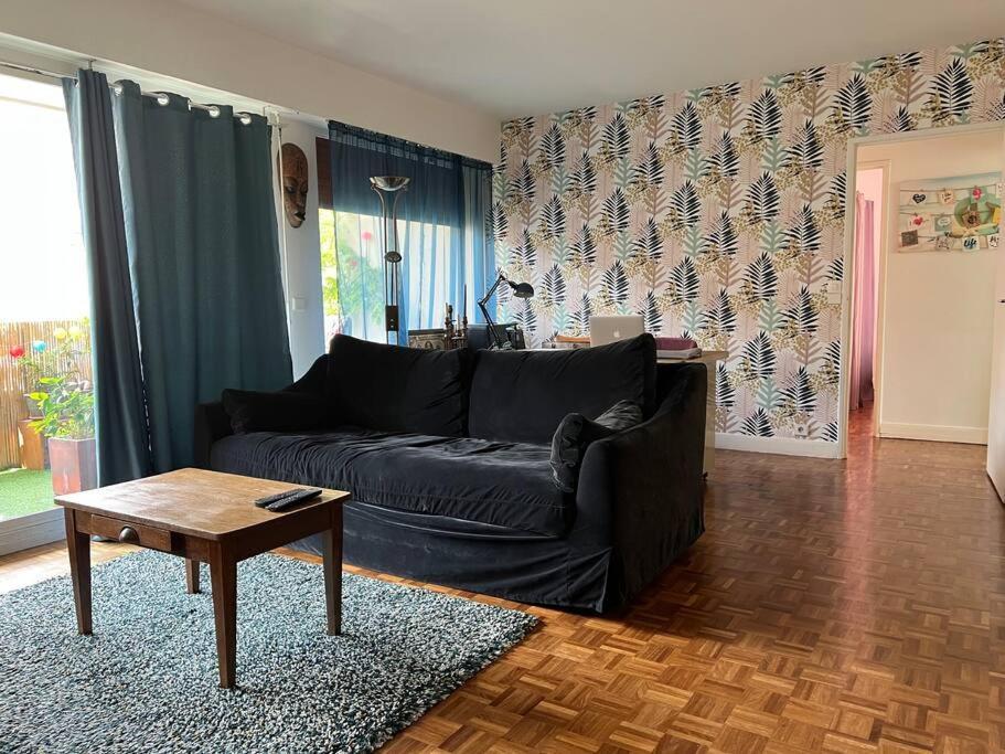 Grand Appartement Avec Balcon Et Parking Gratuit Sur Place ปารีส ภายนอก รูปภาพ