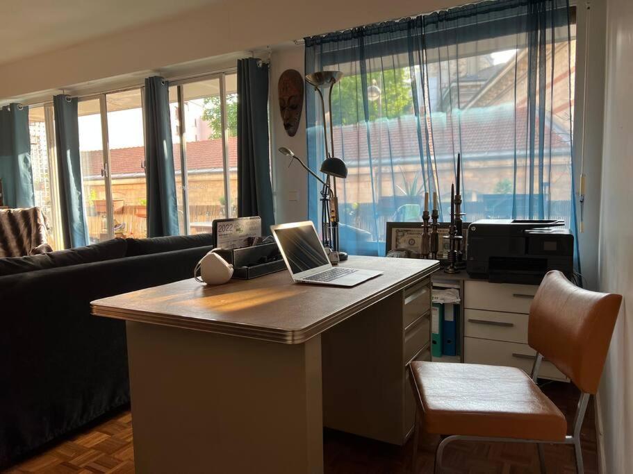 Grand Appartement Avec Balcon Et Parking Gratuit Sur Place ปารีส ภายนอก รูปภาพ