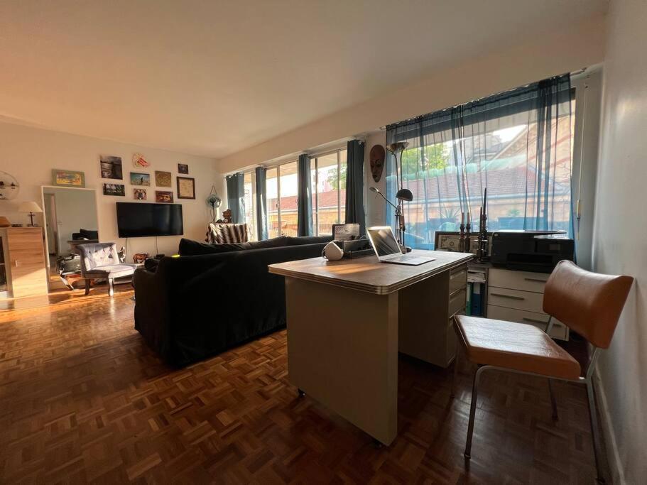 Grand Appartement Avec Balcon Et Parking Gratuit Sur Place ปารีส ภายนอก รูปภาพ