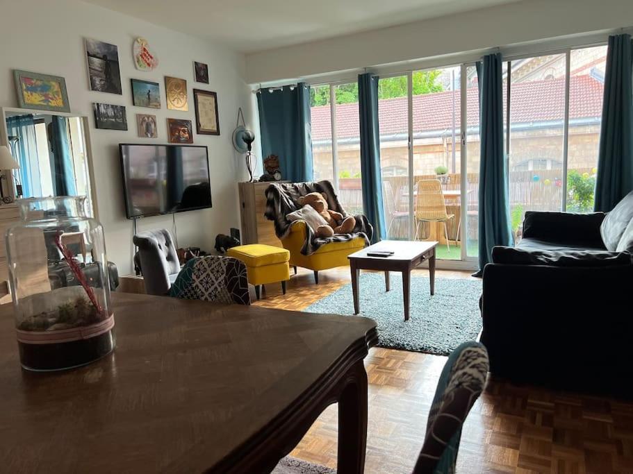 Grand Appartement Avec Balcon Et Parking Gratuit Sur Place ปารีส ภายนอก รูปภาพ